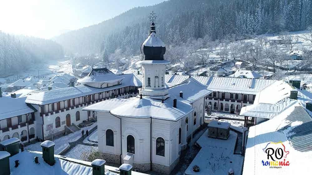 Вилла Casa Jeni Humulesti Экстерьер фото